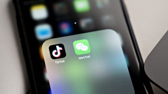 Tencent's WeChat and ByteDance's TikTok apps. Trump signs executive order to ban WeChat, TikTok | Bloomberg